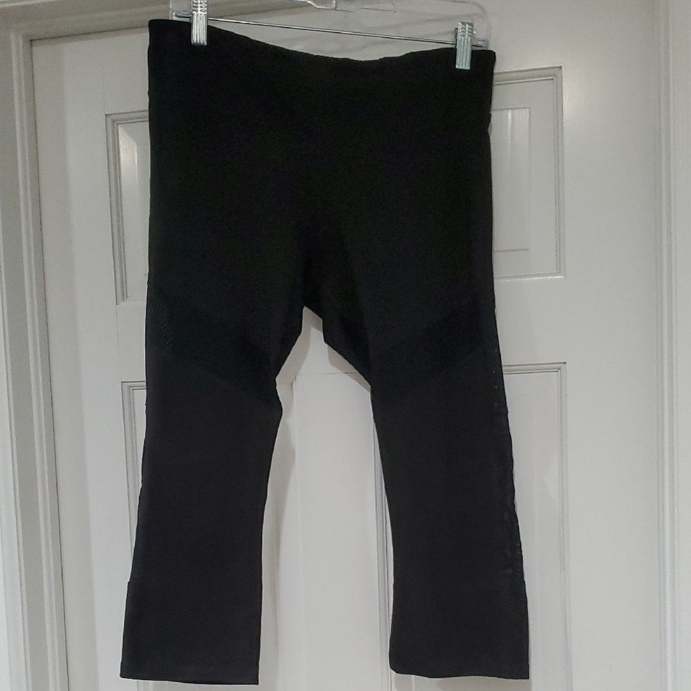 C9 by Champion Black/Camo Crop Leggings sz L